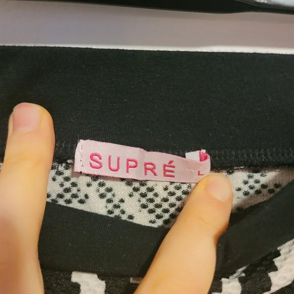 Supré Geometric Pencil Skirt - Picture 3 of 4